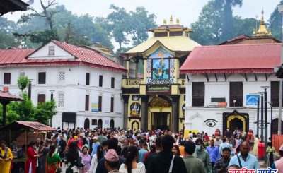 साउनको पहिलो दिन बिहानैदेखि पशुपतिमा भक्तजनको भीड
