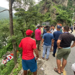 यात्रुवाहक बस मर्स्याङ्दी नदीमा खस्यो