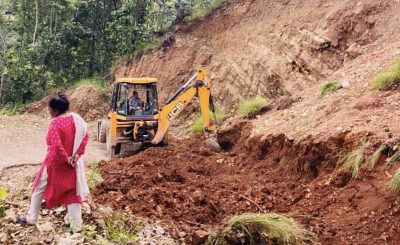तीजको रमाइलो त्यागेर जनताको सेवामा खटिइन् मुसिकोटकी माया