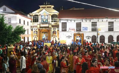 बिहानैदेखि पशुपतिमा श्रद्धालु महिलाहरूको भीड (तस्बिरहरू)